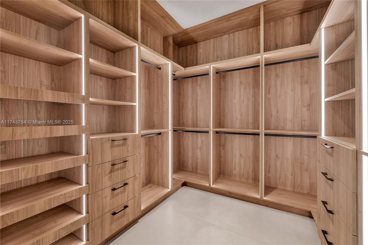 Interior, Walk-in Closets