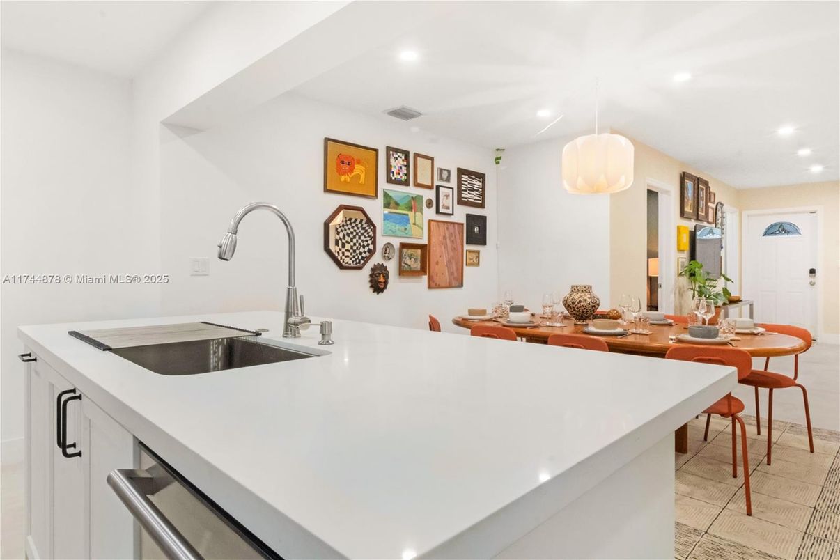 Dining room, Interior, Kitchen, Pendant Lights, Recessed Lighting