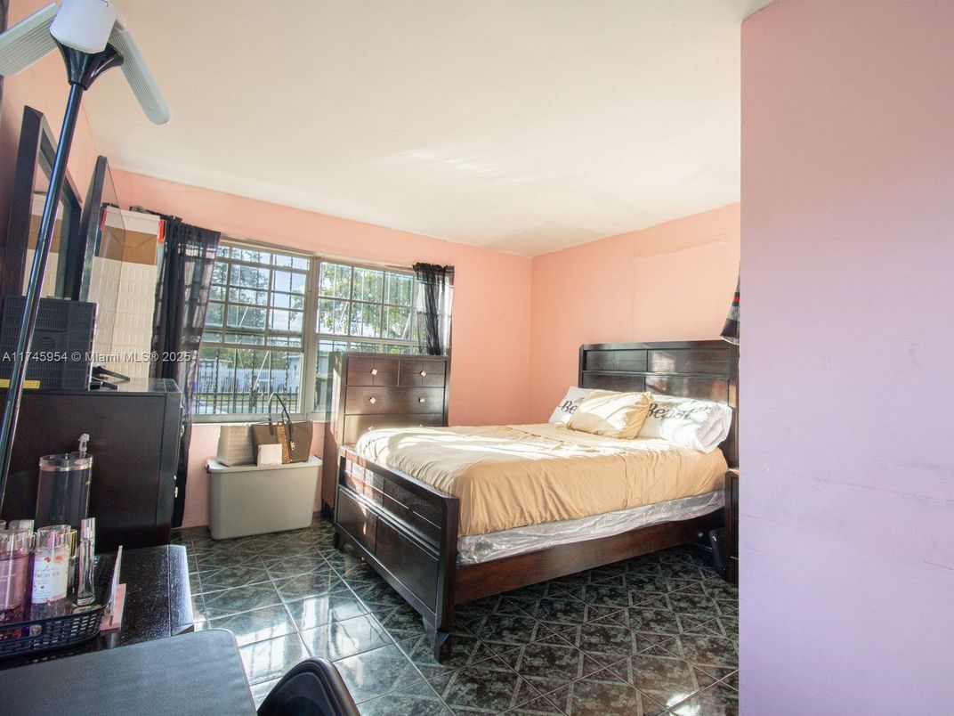 Bedroom, Interior, Water