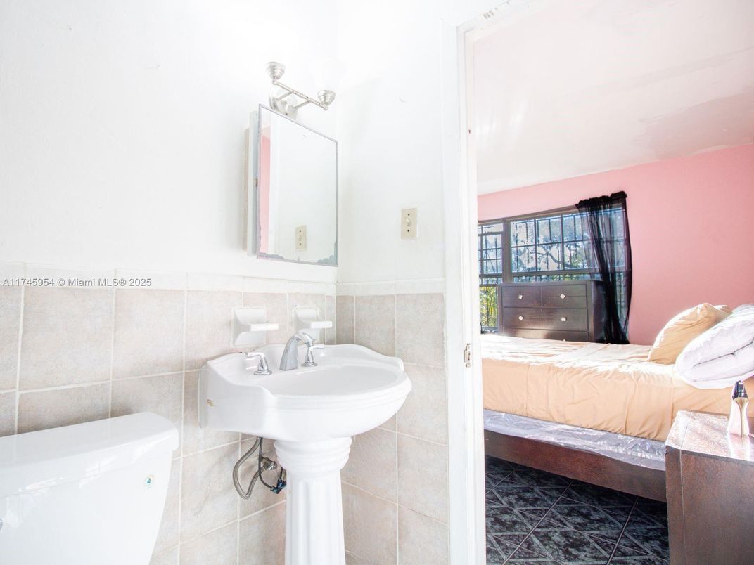 Bathroom, Bedroom, Interior
