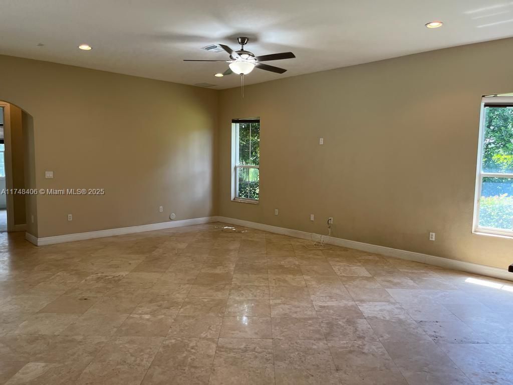 Empty room, Interior, Recessed Lighting