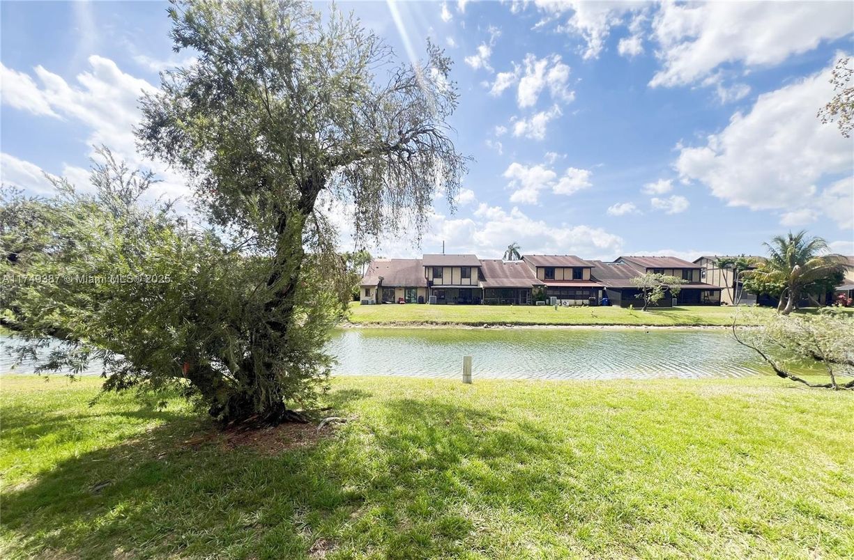 Exterior, Lake