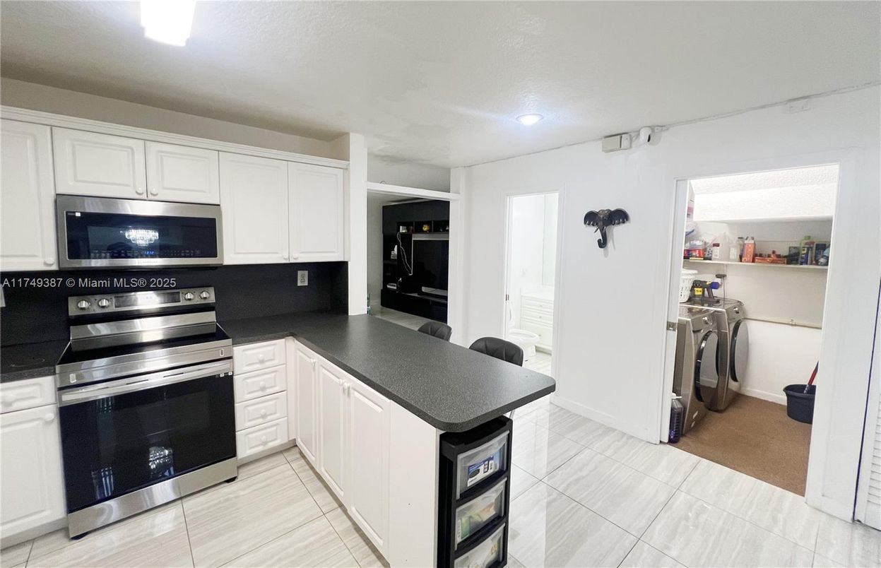 Interior, Kitchen, Recessed Lighting, Washer