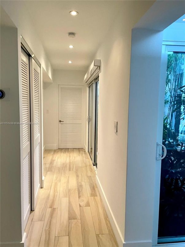 Interior, Recessed Lighting, Wood Texture Flooring