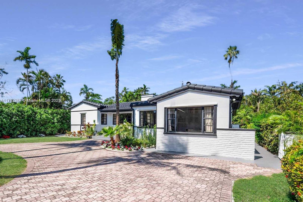Exterior, Facade, Spanish Mediterranean