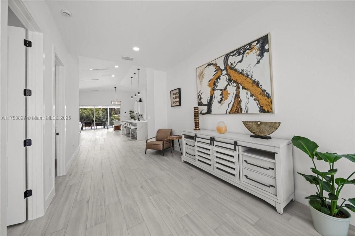 Interior, Pendant Lights, Recessed Lighting, Wood Texture Flooring