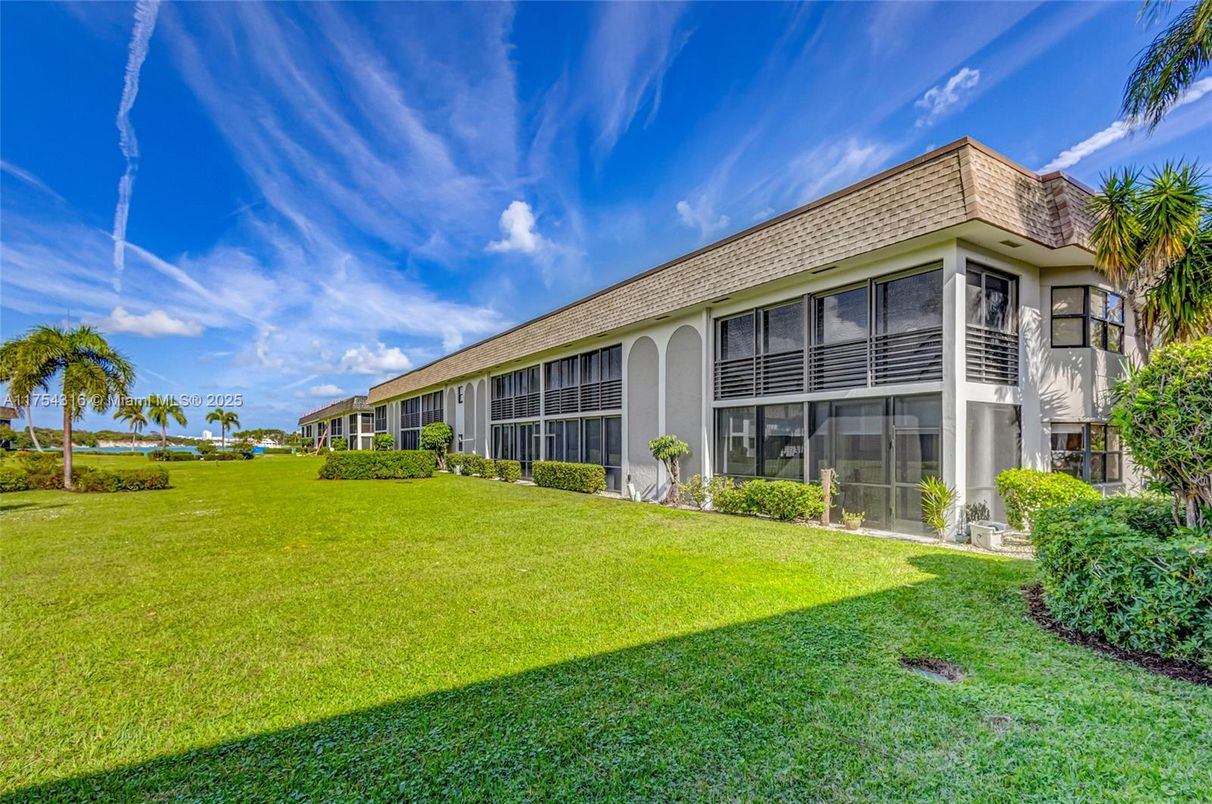 Backyard, Exterior, Facade, Modern