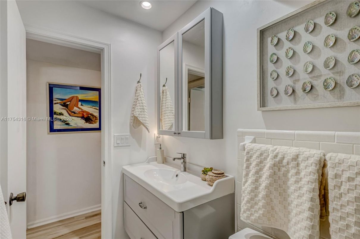 Bathroom, Interior, Recessed Lighting, Wood Texture Flooring