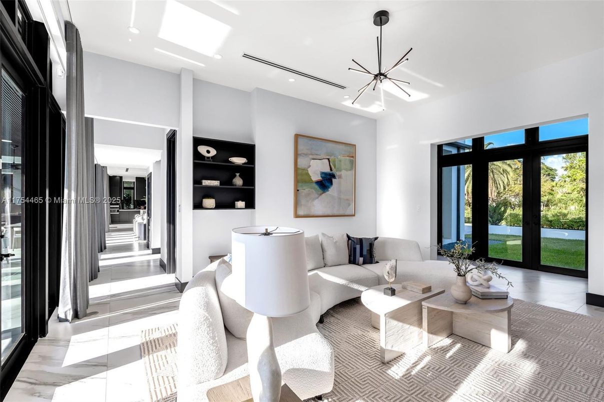 Interior, Living room, Pendant Lights, Recessed Lighting