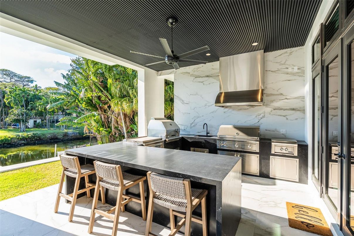 Exterior, Marble, Marble Walls