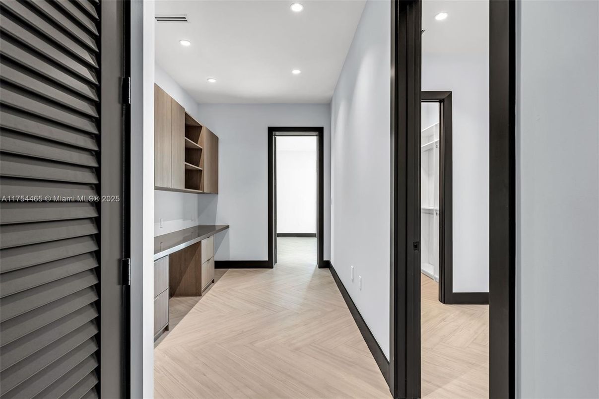 Interior, Recessed Lighting, Wood Texture Flooring