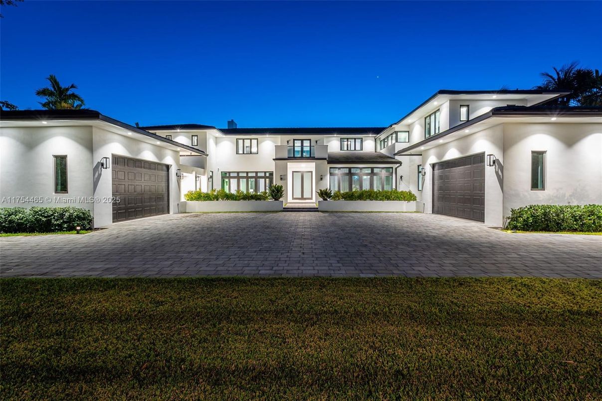 Attached, Exterior, Facade, French Provincial