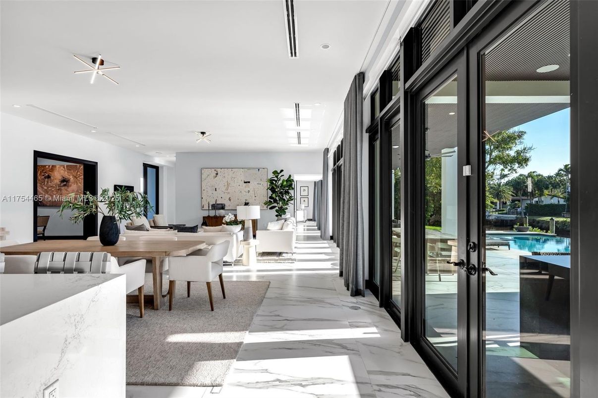 Dining room, Interior, Living room, Marble, Recessed Lighting
