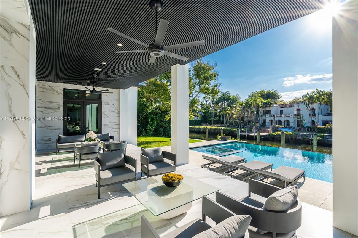 Exterior, Pool, Recessed Lighting