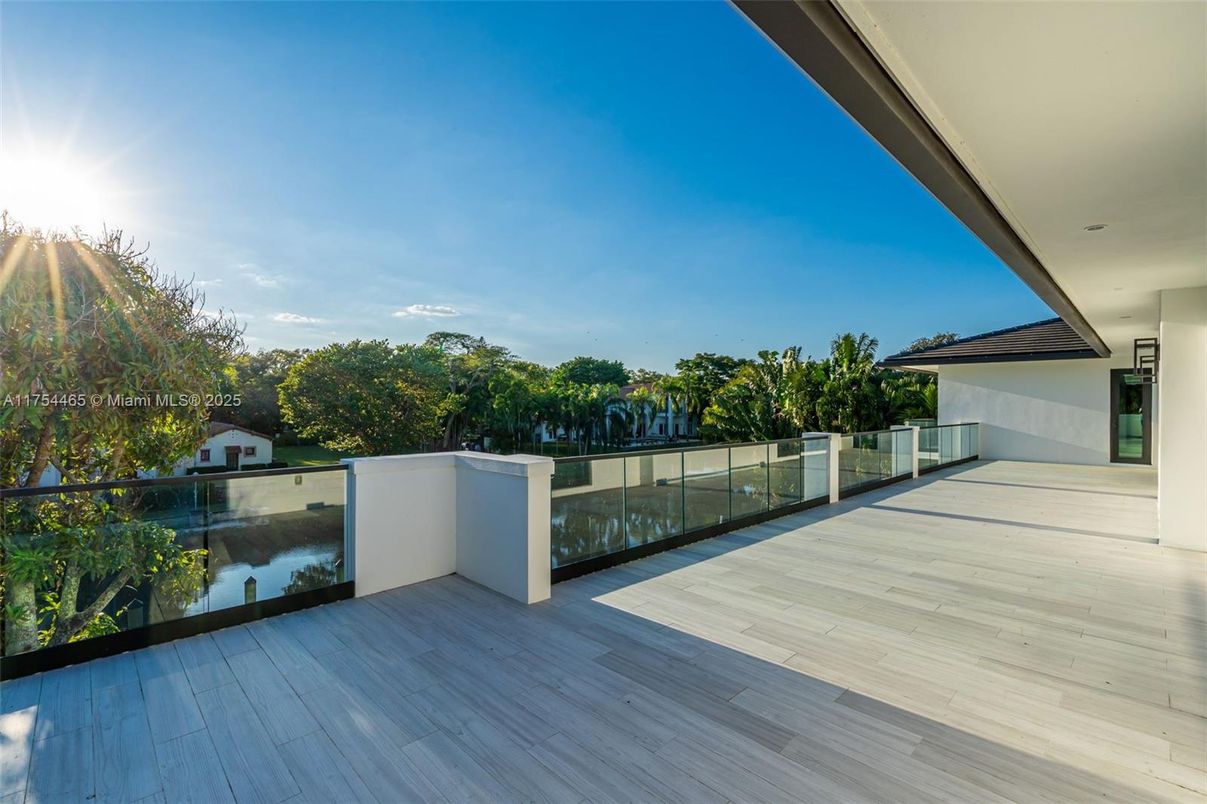 Exterior, Wood Texture Flooring