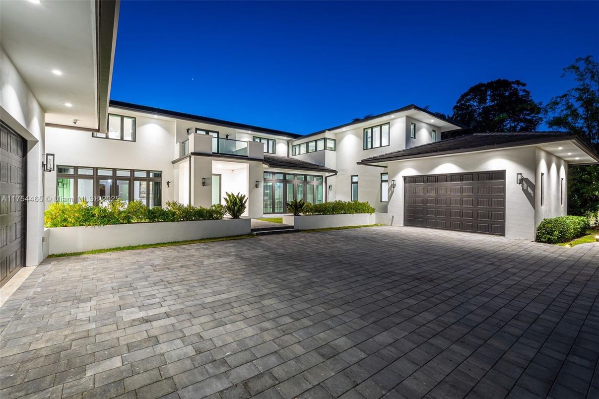 Attached, Exterior, Facade, Modern