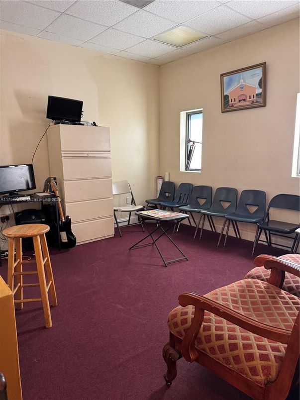 Home Office, Interior