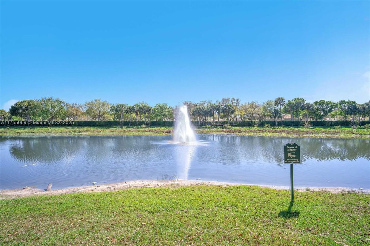 Exterior, Lake