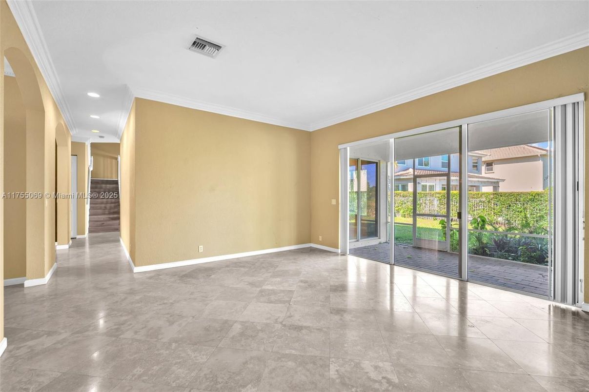 Empty room, Interior, Recessed Lighting