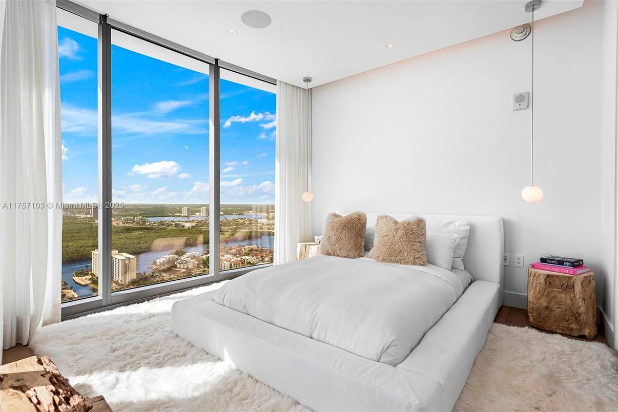Bedroom, Interior, Recessed Lighting, Water