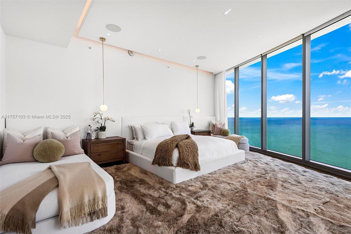 Bedroom, Interior, Recessed Lighting, Water