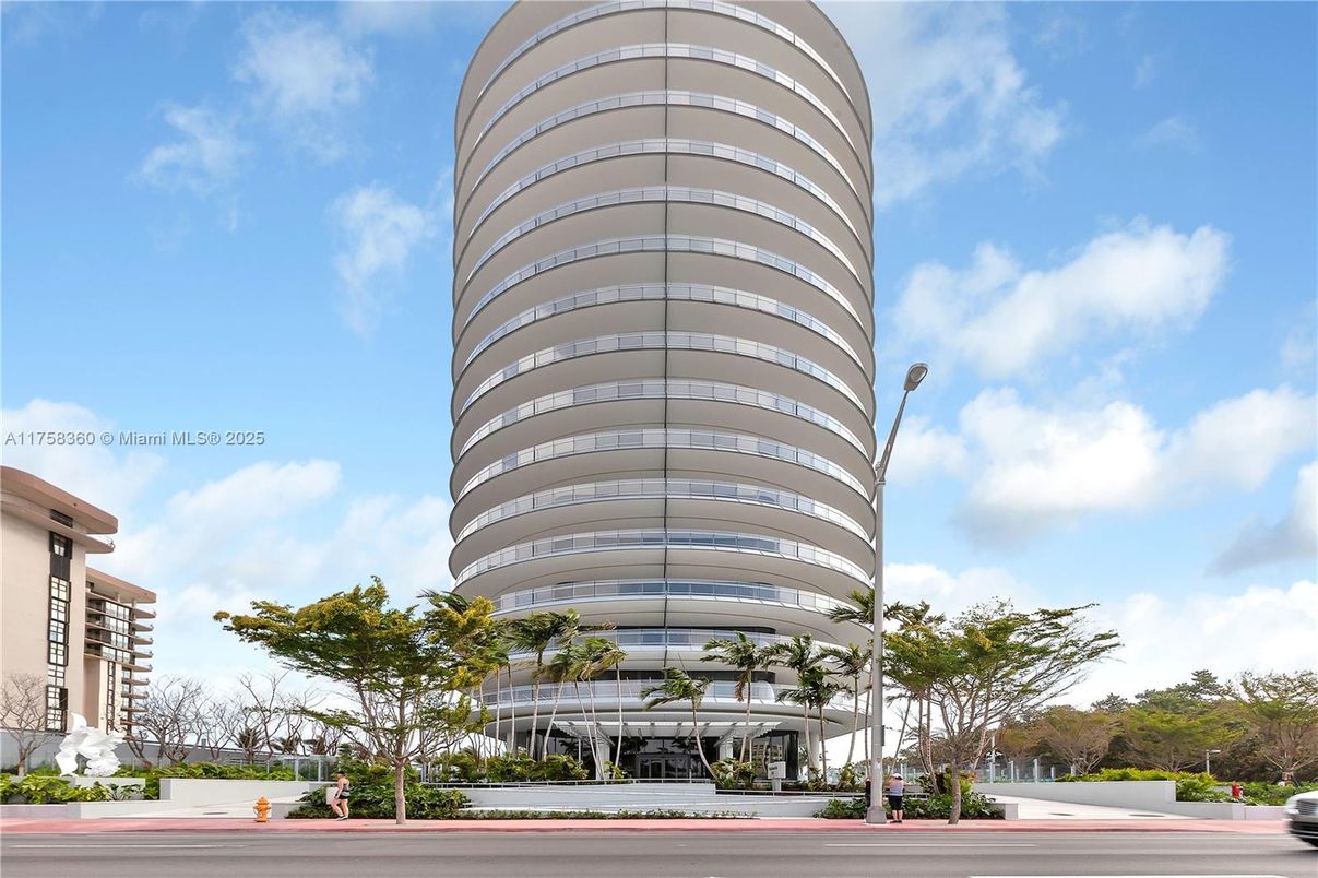 Exterior, Facade, Condo Building