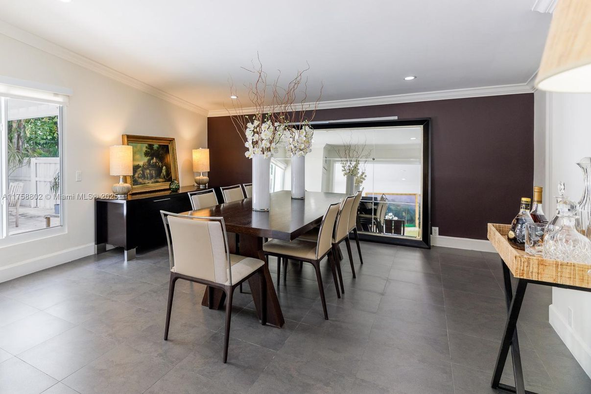 Dining room, Interior, Recessed Lighting