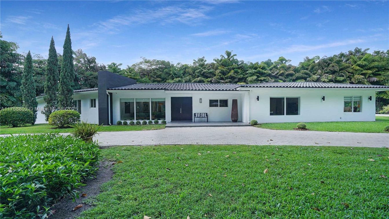 Backyard, Exterior, Facade, Ranch