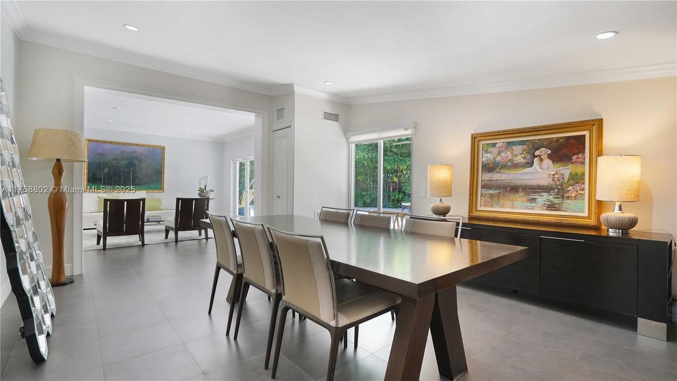 Dining room, Interior, Recessed Lighting
