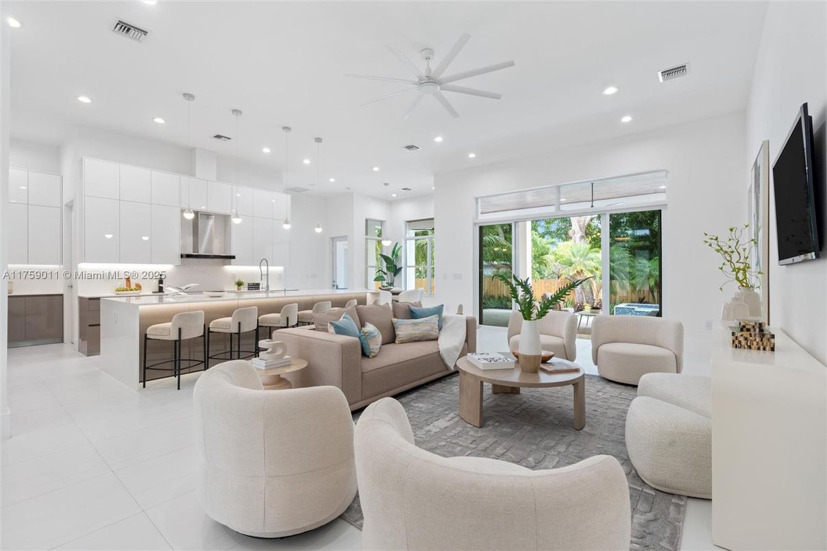 Interior, Kitchen, Living room, Pendant Lights, Recessed Lighting, Stainless Steel Appliances