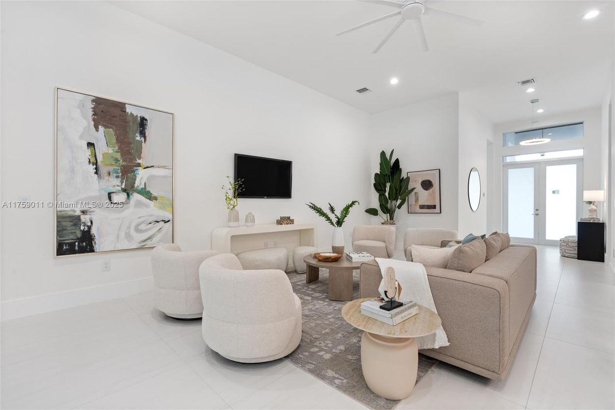 Interior, Living room, Pendant Lights, Recessed Lighting