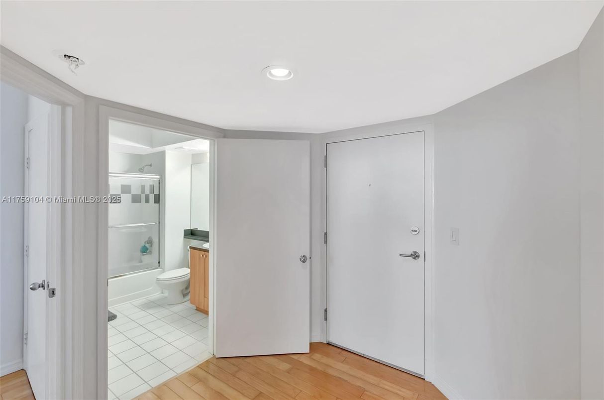 Bathroom, Interior, Recessed Lighting, Wood Texture Flooring
