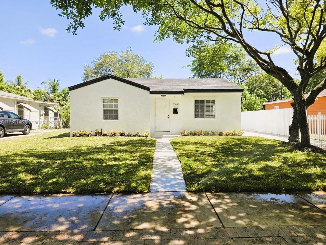 Backyard, Exterior, Facade, Ranch