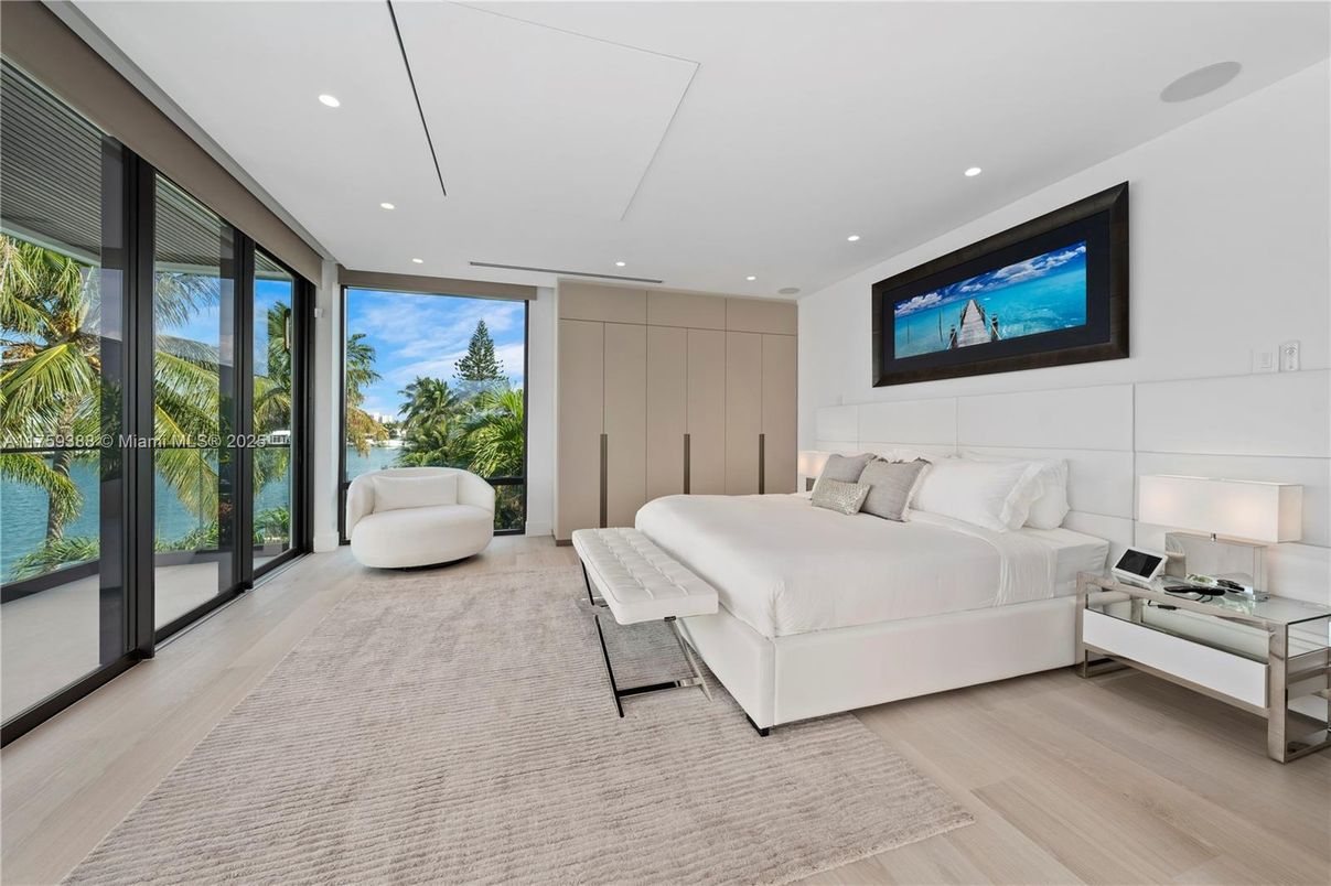 Bedroom, Interior, Recessed Lighting, Water, Wood Texture Flooring