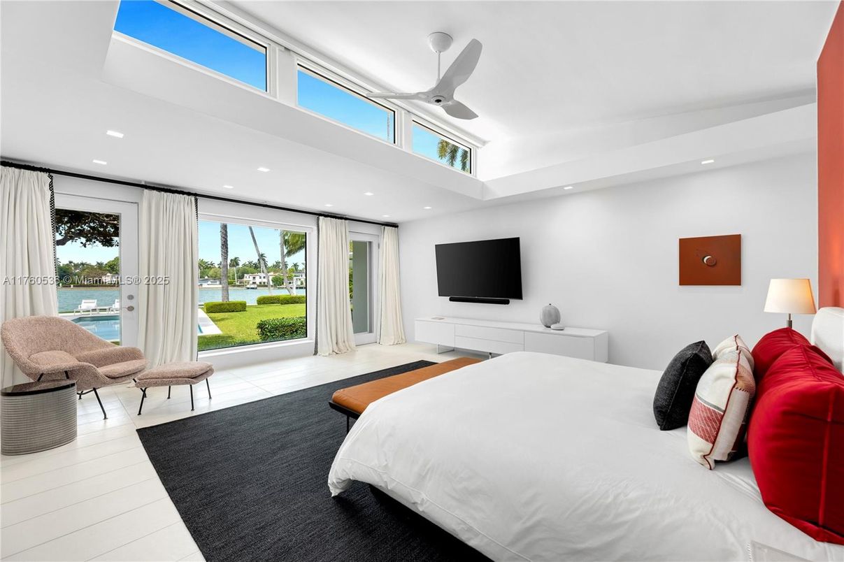 Bedroom, Interior, Recessed Lighting, Water