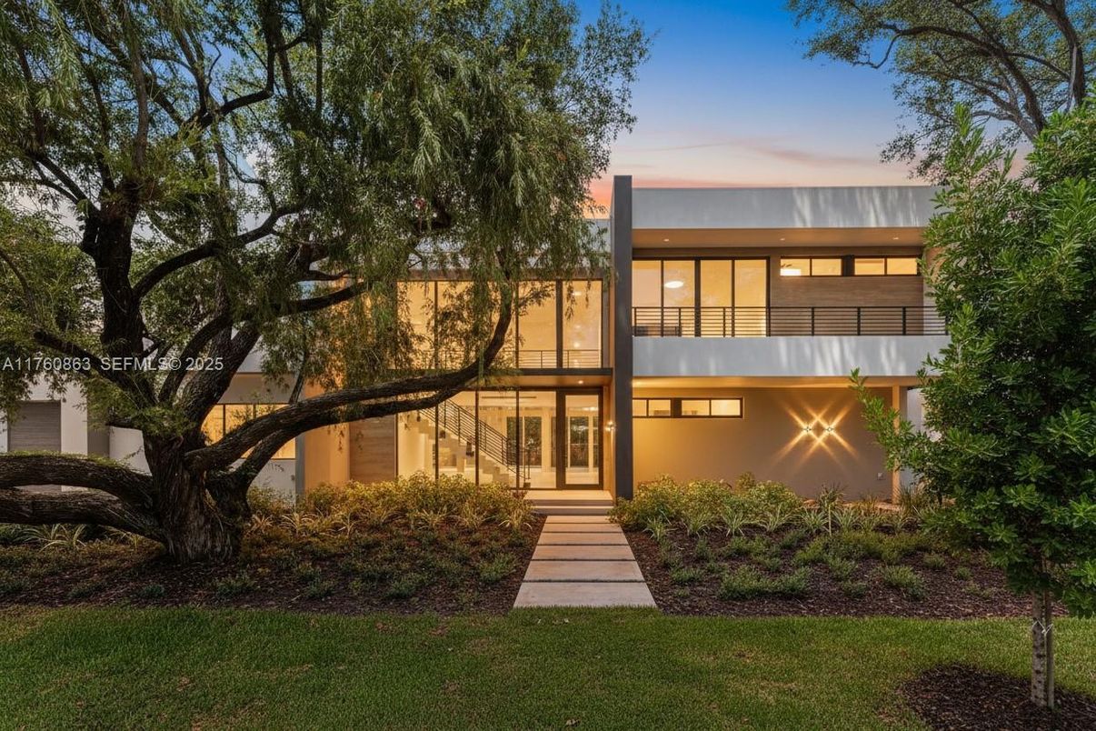 Backyard, Exterior, Facade, Modern