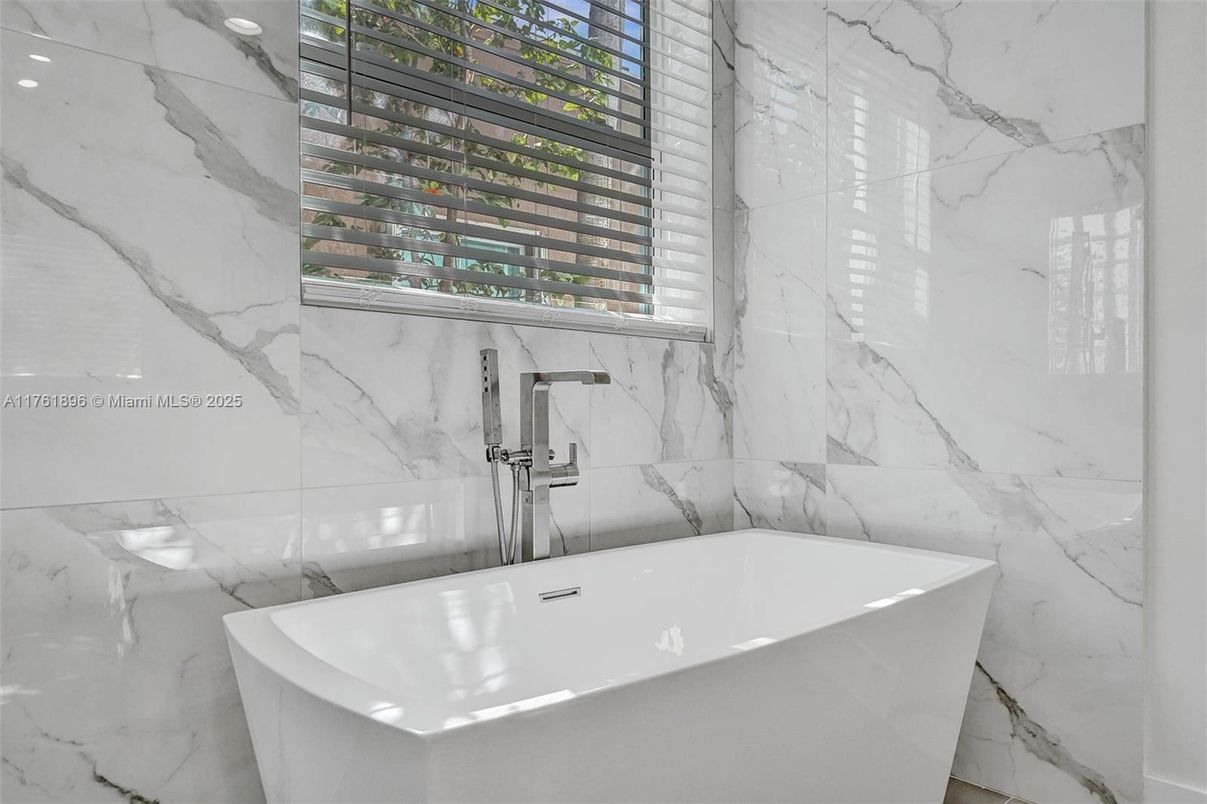 Bathroom, Free Standing Baths, Interior, Marble Walls