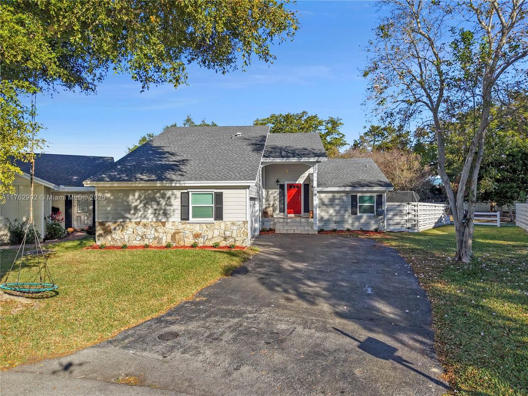 Backyard, Exterior, Facade, Cape Cod
