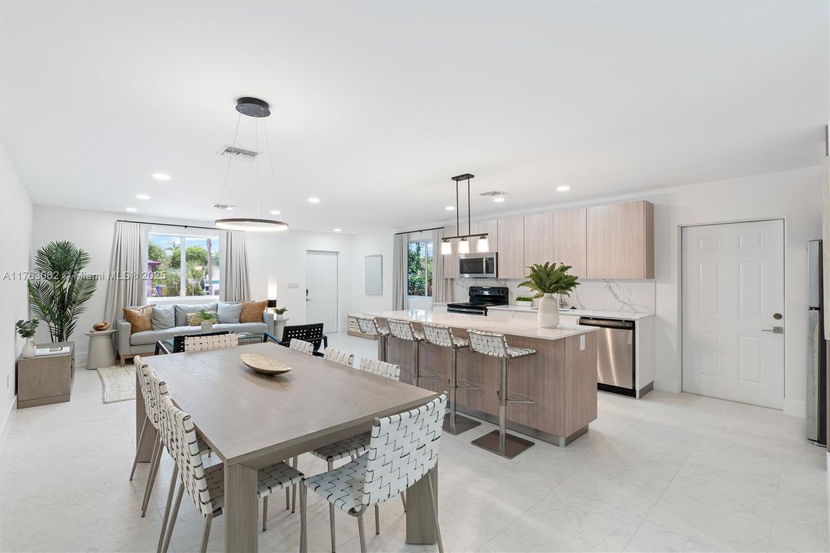 Dining room, Interior, Kitchen, Living room, Pendant Lights, Recessed Lighting, Stainless Steel Appliances