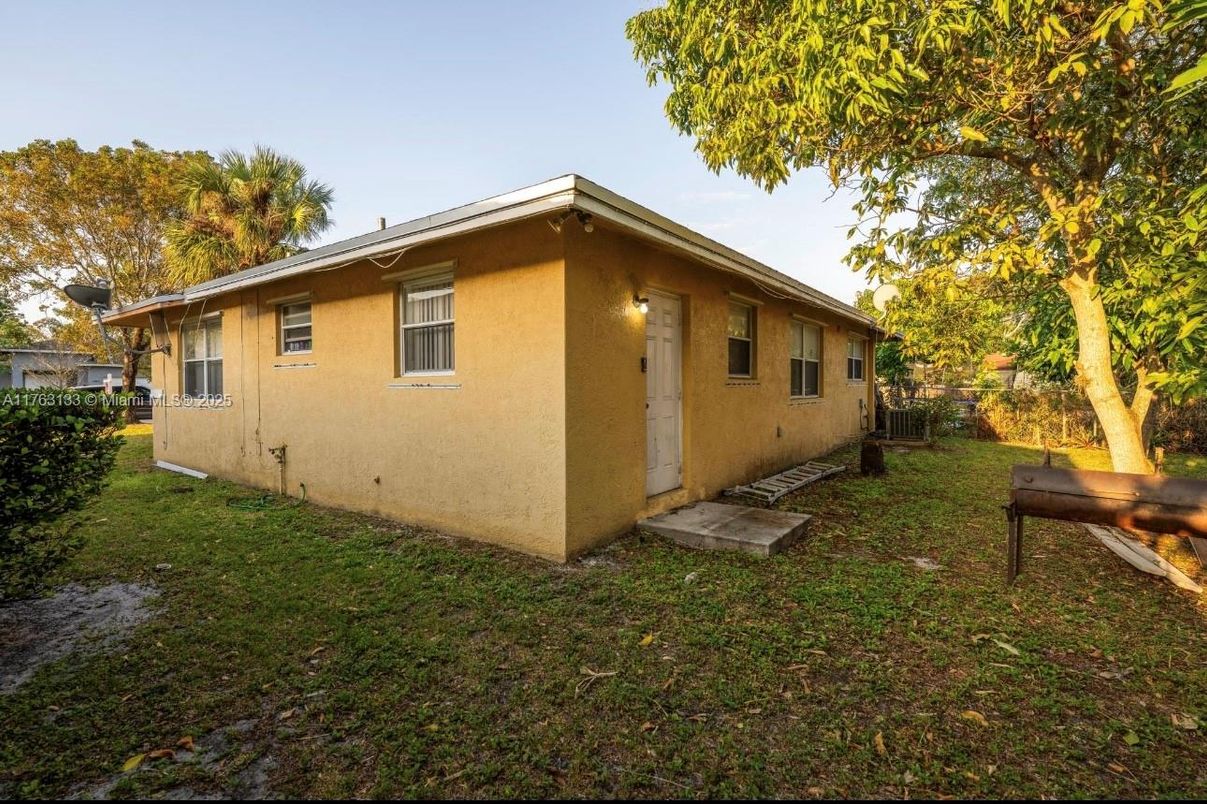 Backyard, Exterior