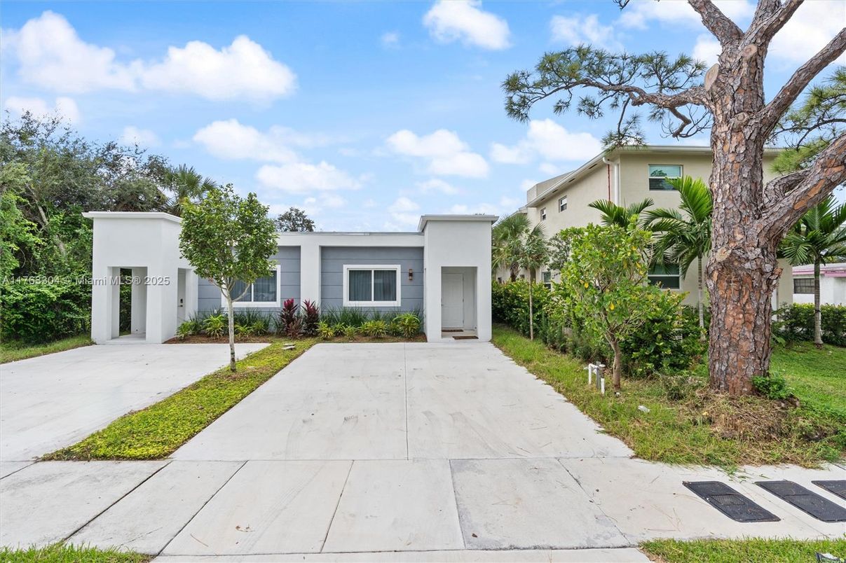 Backyard, Exterior, Facade, Ranch