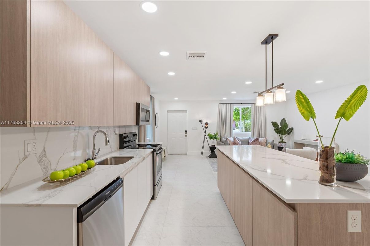 Dining room, Interior, Kitchen, Marble, Pendant Lights, Recessed Lighting, Stainless Steel Appliances