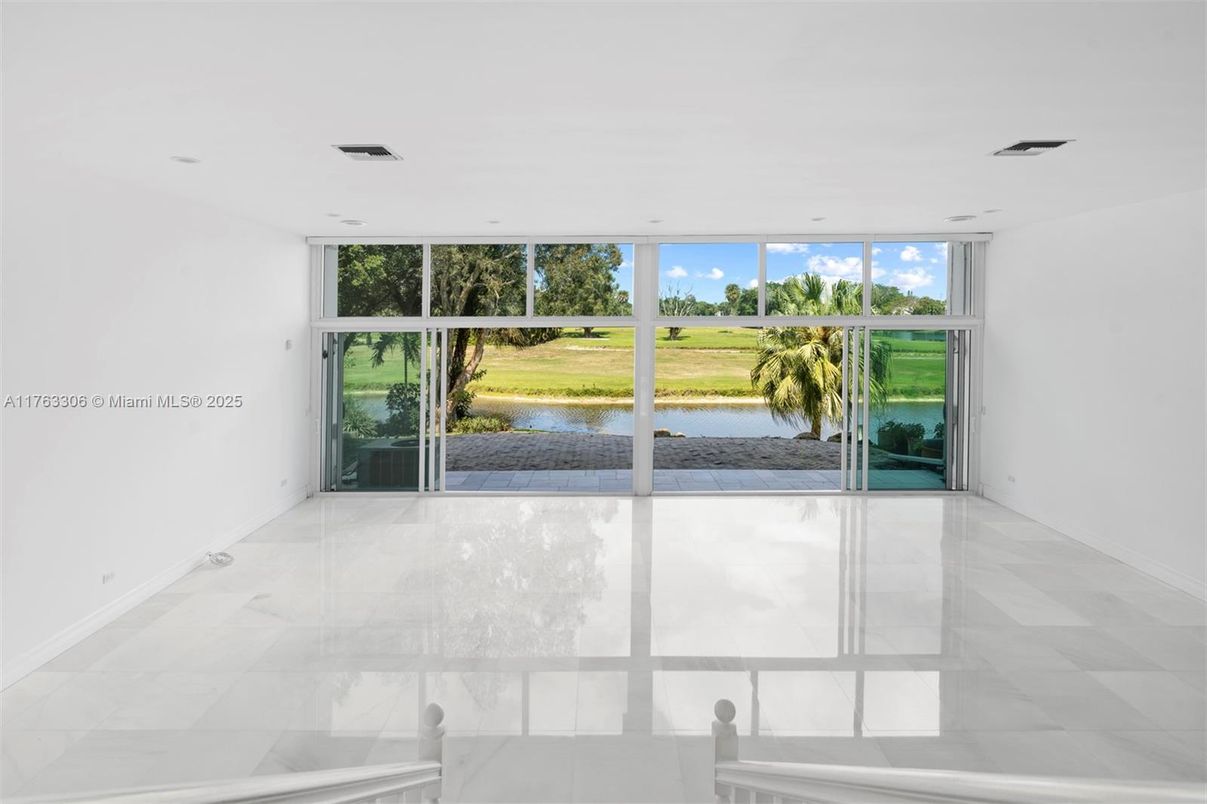 Empty room, Interior, Recessed Lighting, Water