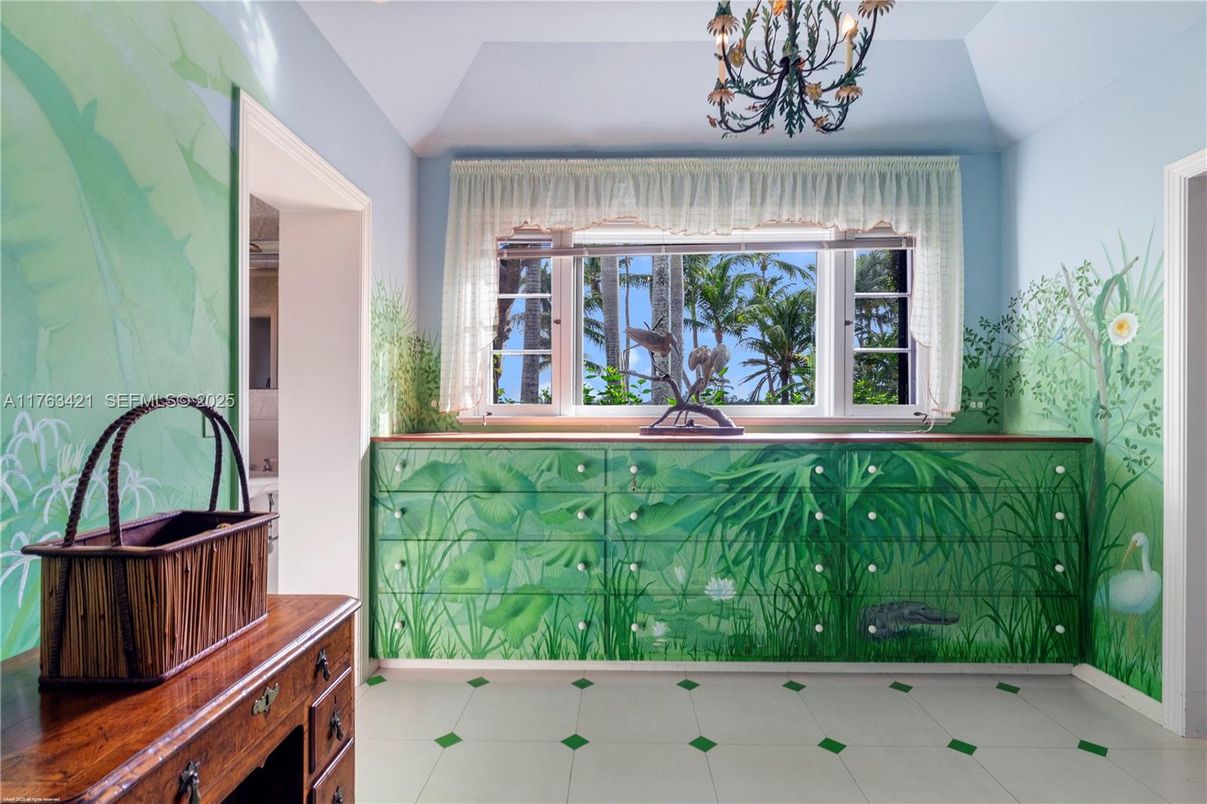 Chandelier, Interior