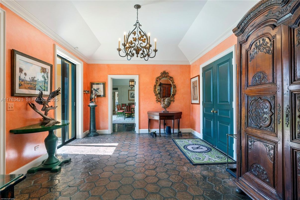 Chandelier, Interior