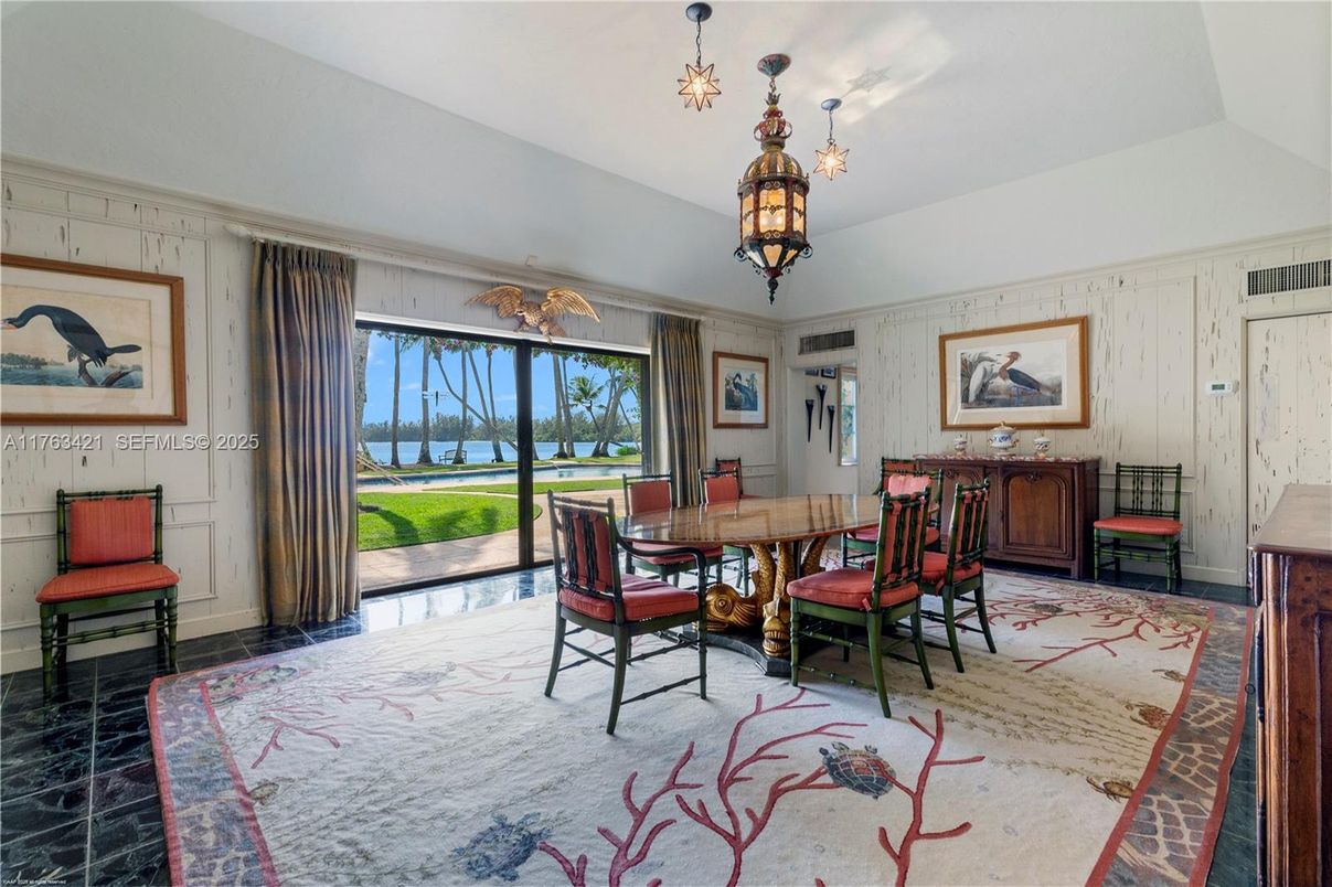 Chandelier, Dining room, Interior, Pendant Lights