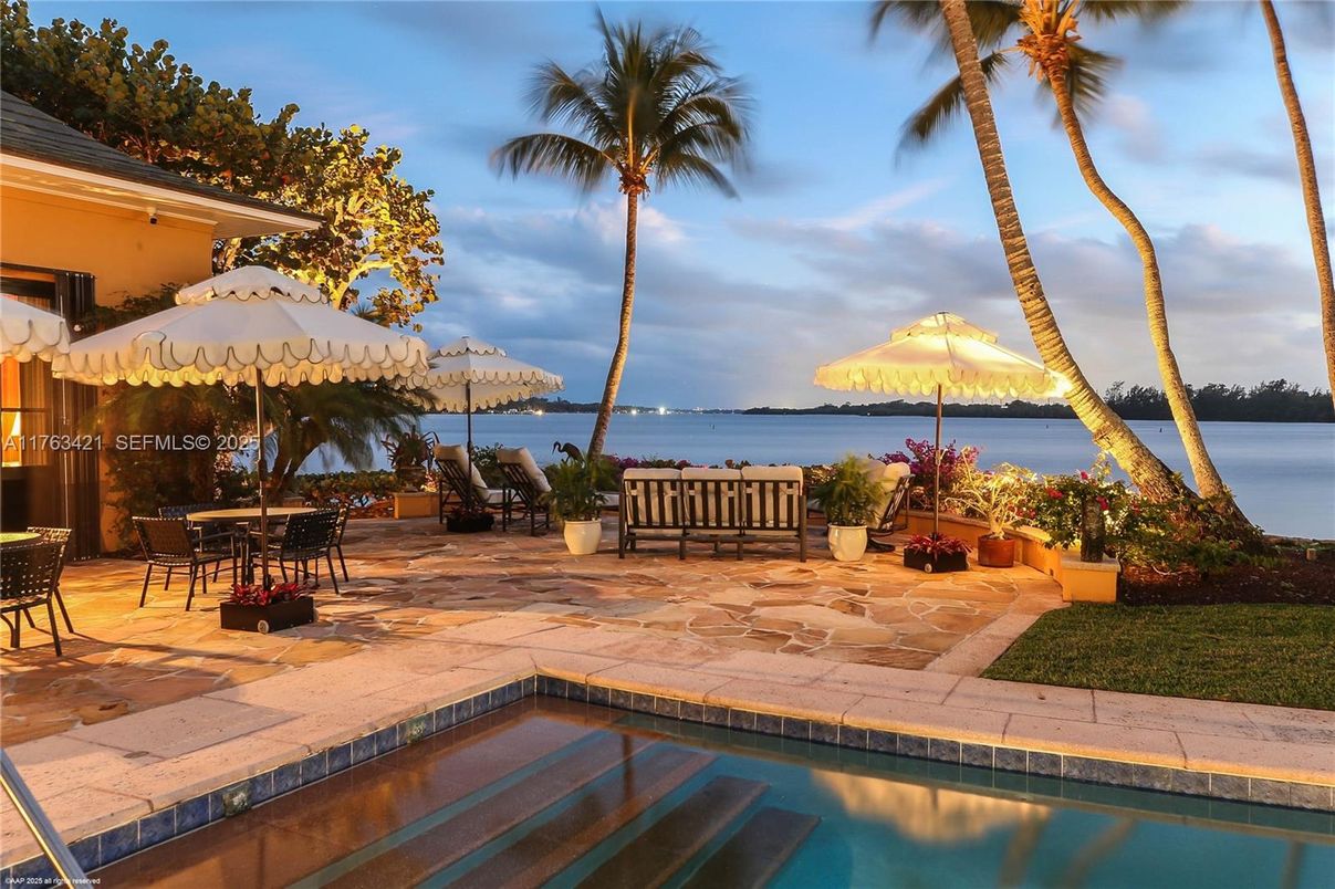 Exterior, Pool, Water