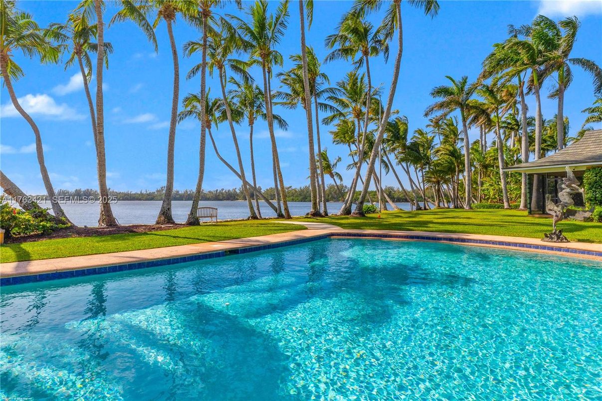 Exterior, Pool, Water