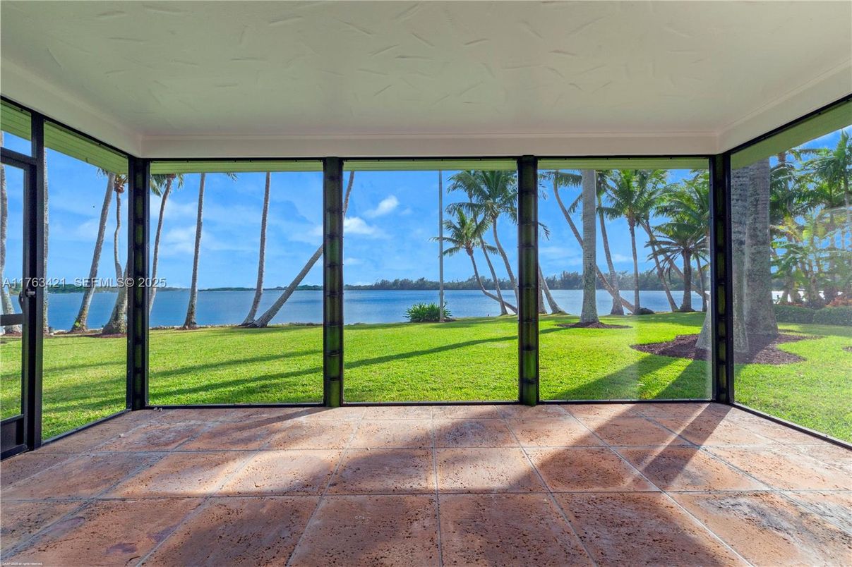 Empty room, Interior, Sun Room, Water