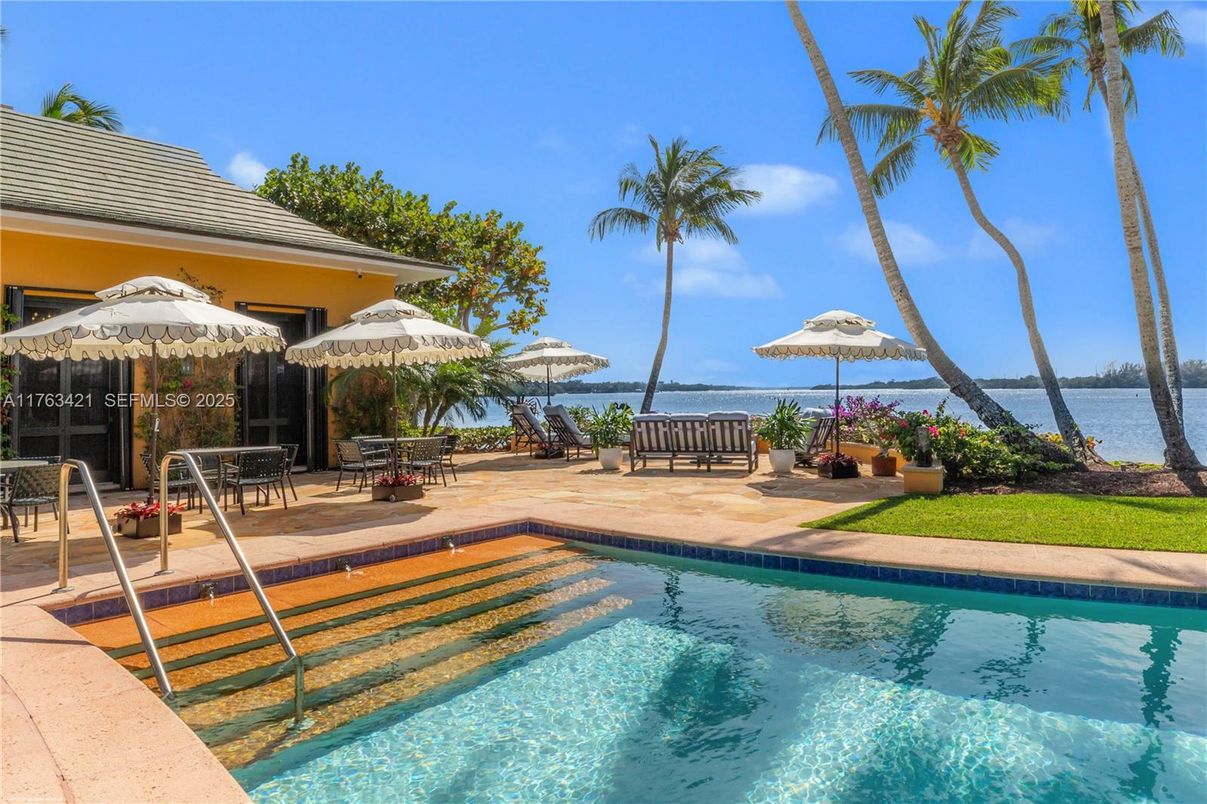 Exterior, Pool, Water